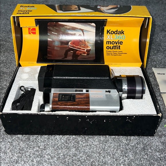 Kodak XL360 Movie Camera - Black and Silver - Picture 4 of 7